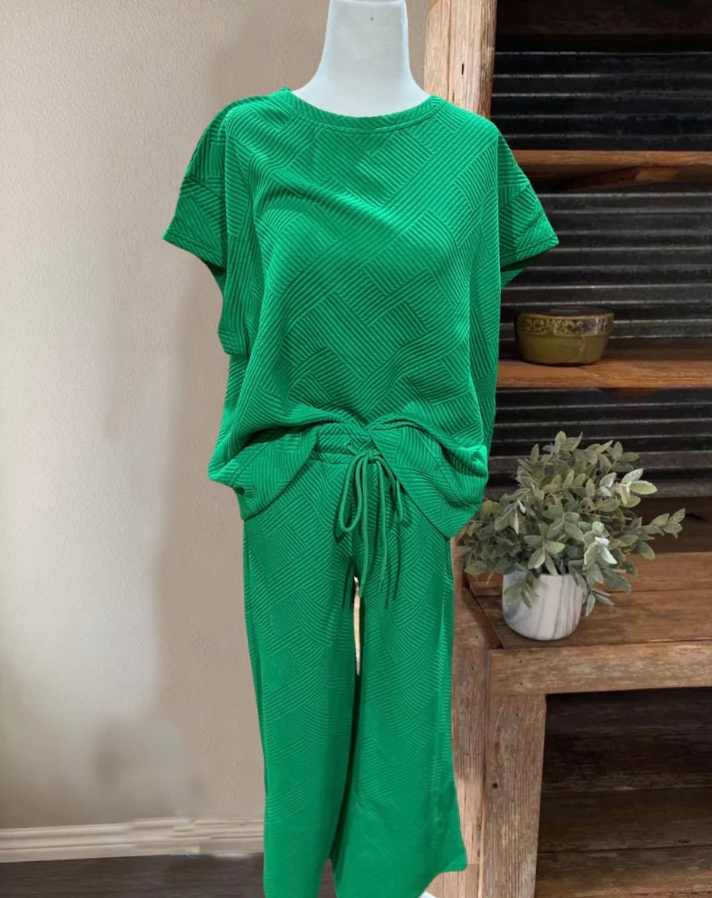 TEXTURED TOP AND PANT SET