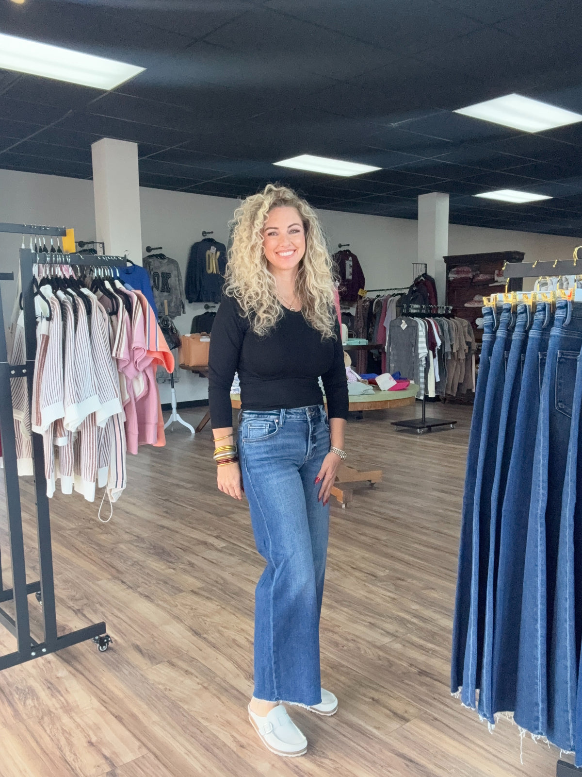 Jean Mid Rise Crop Wide Raw Cut Hem