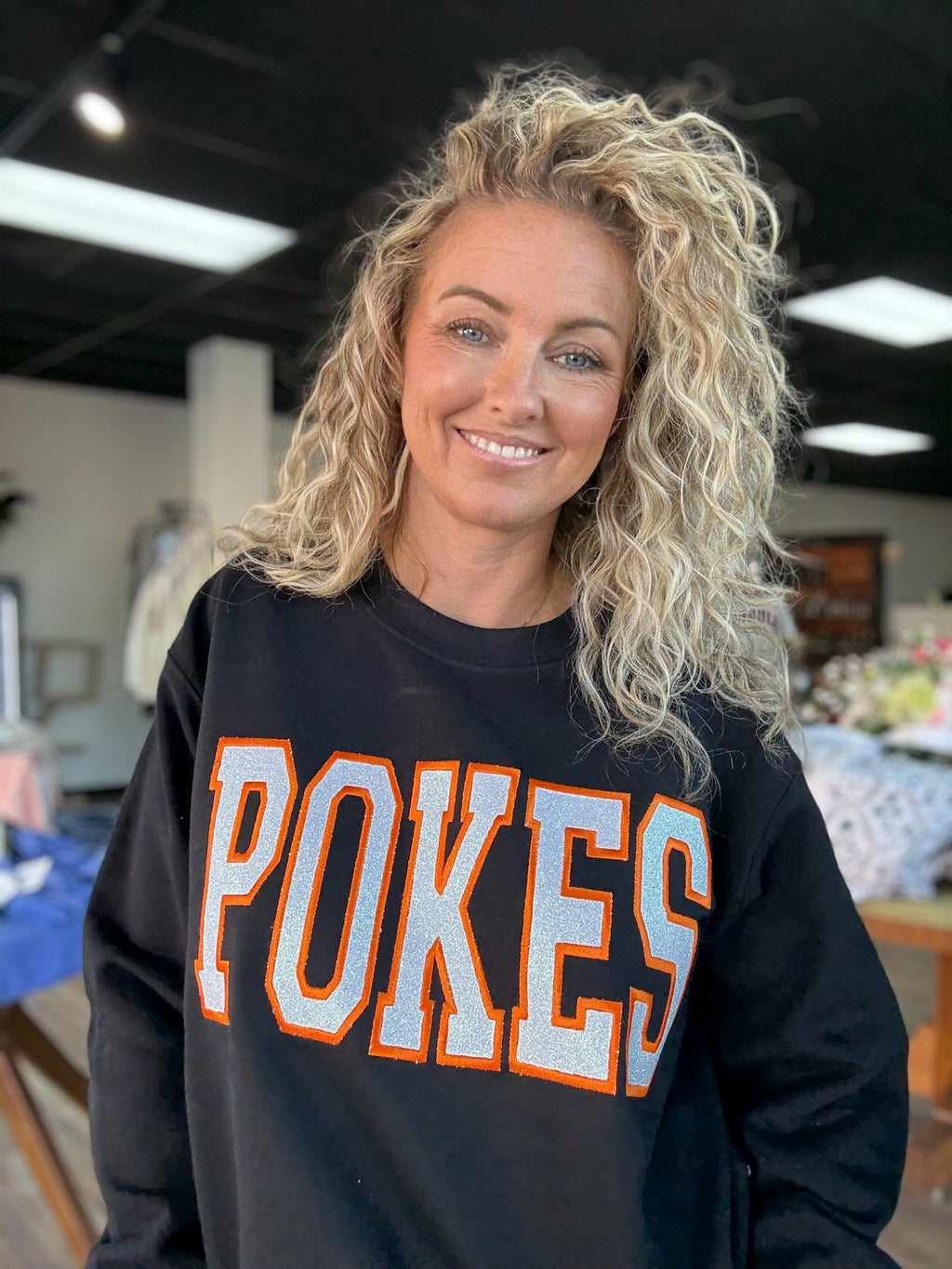 Pokes Embroidery sweat shirt